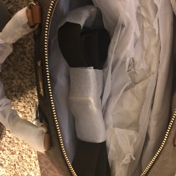 SOLD!!!  Michael Kors Travel Duffle Bag NWT - Picture 2 of 7